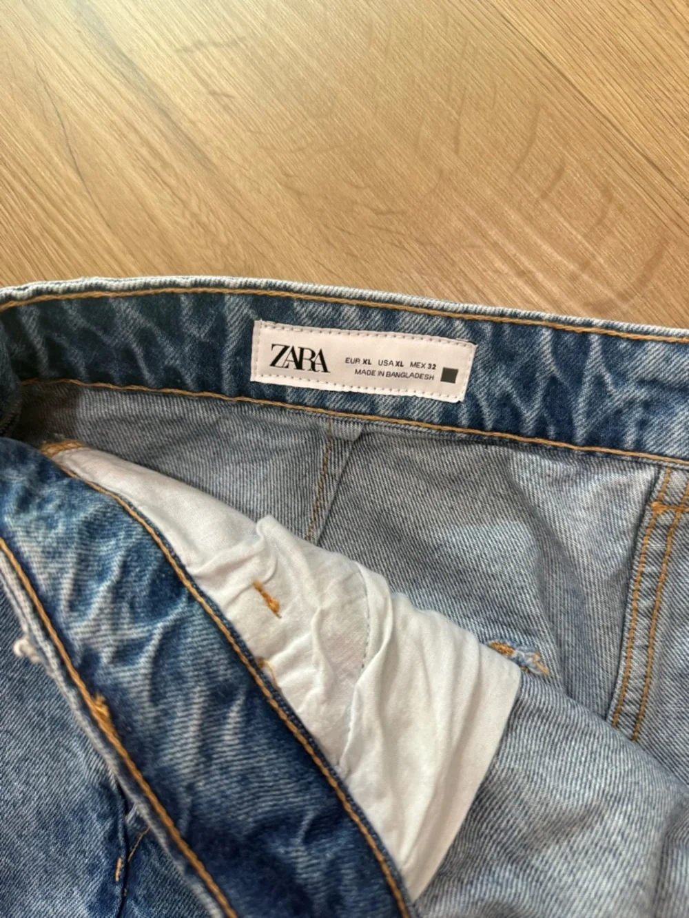 Zara Light Blue Denim Skirt with Contrast Stitching - Picture 3 of 3